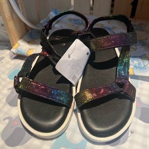 Black shine shoes for girl